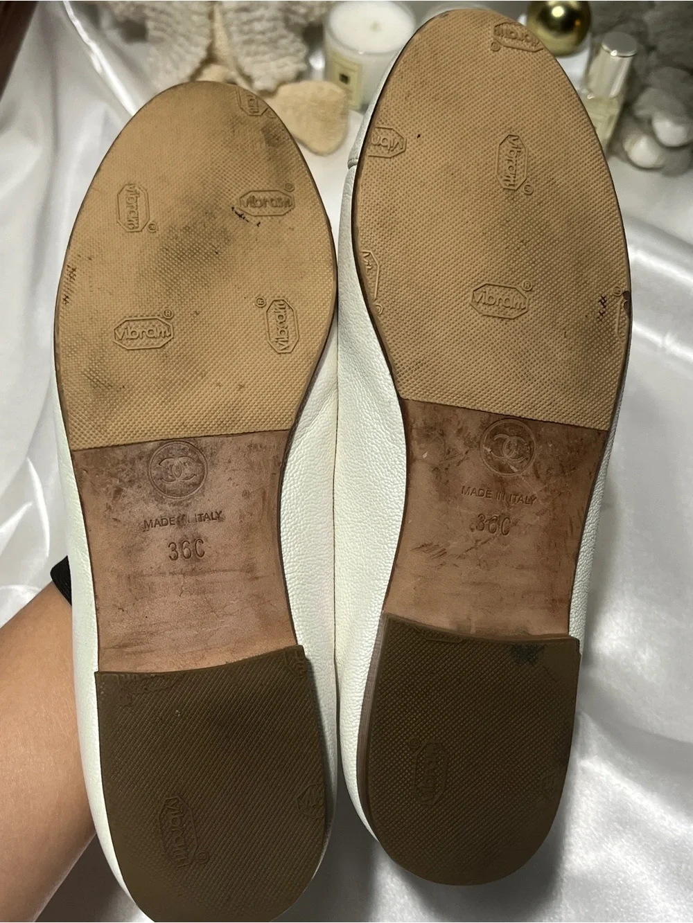 CHANEL white caviar Leather Ballet Flats with Bow and CC Logo
